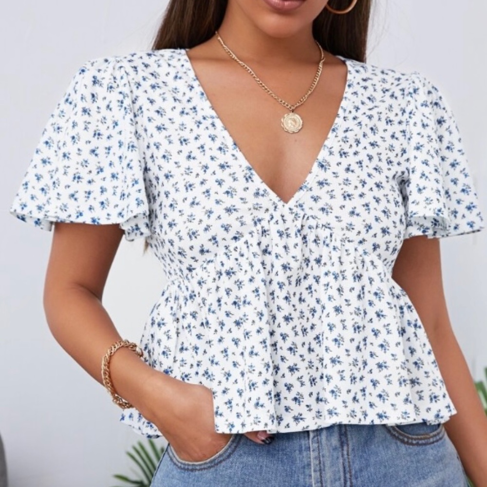 SHEIN Floral Flutter Sleeve Top